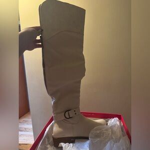 Size 7 never been worn flat boots